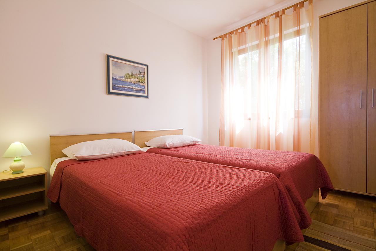 Apartments Valentina-B Nin Bagian luar foto